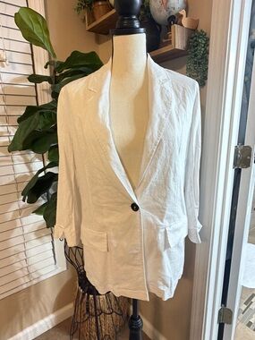 Cupio White Lace-Detail Top